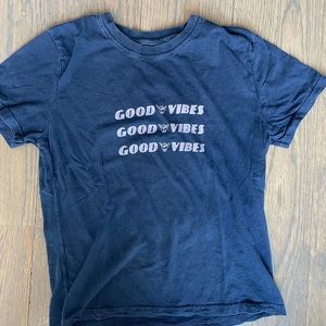 Crop T-shirt navy blue with lilac writing